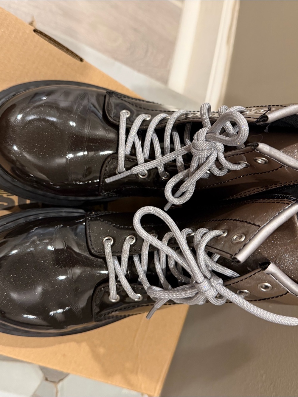 Dr. Martens Kids Black Patent Lace-Up Boots with Gray Laces